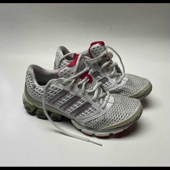 ADIDAS Bounce Womens size 8 white with red and silver. - Picture 2 of 6